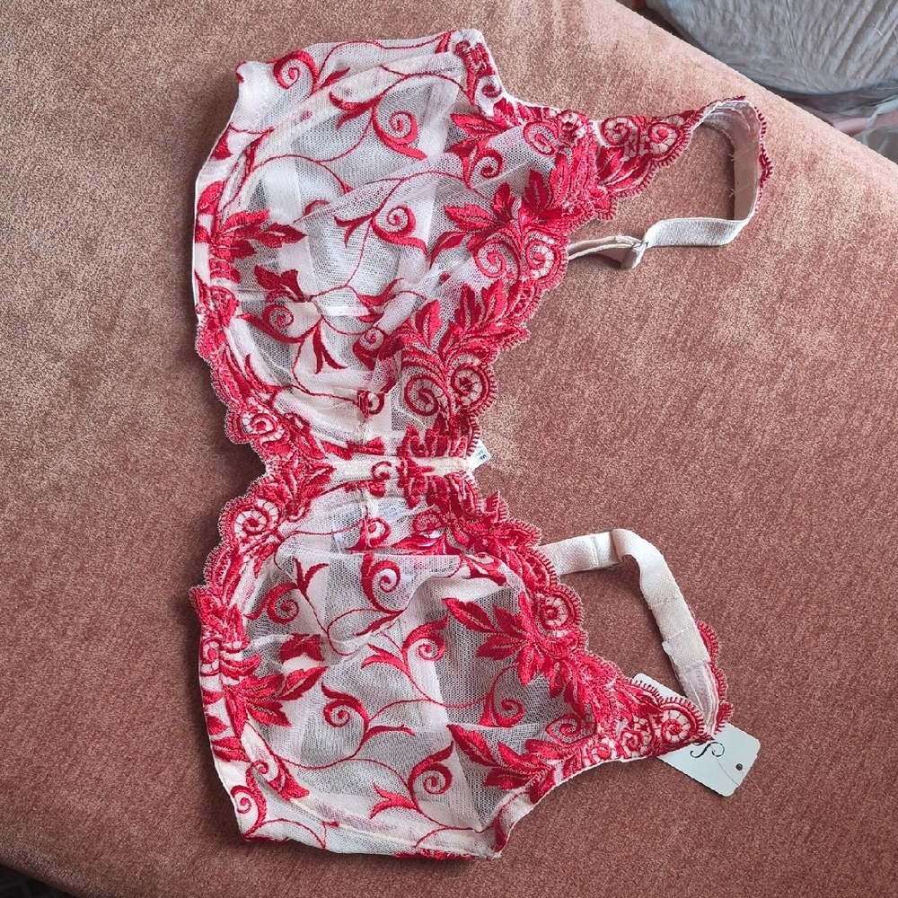 Soma Red and White Floral Lace Bra